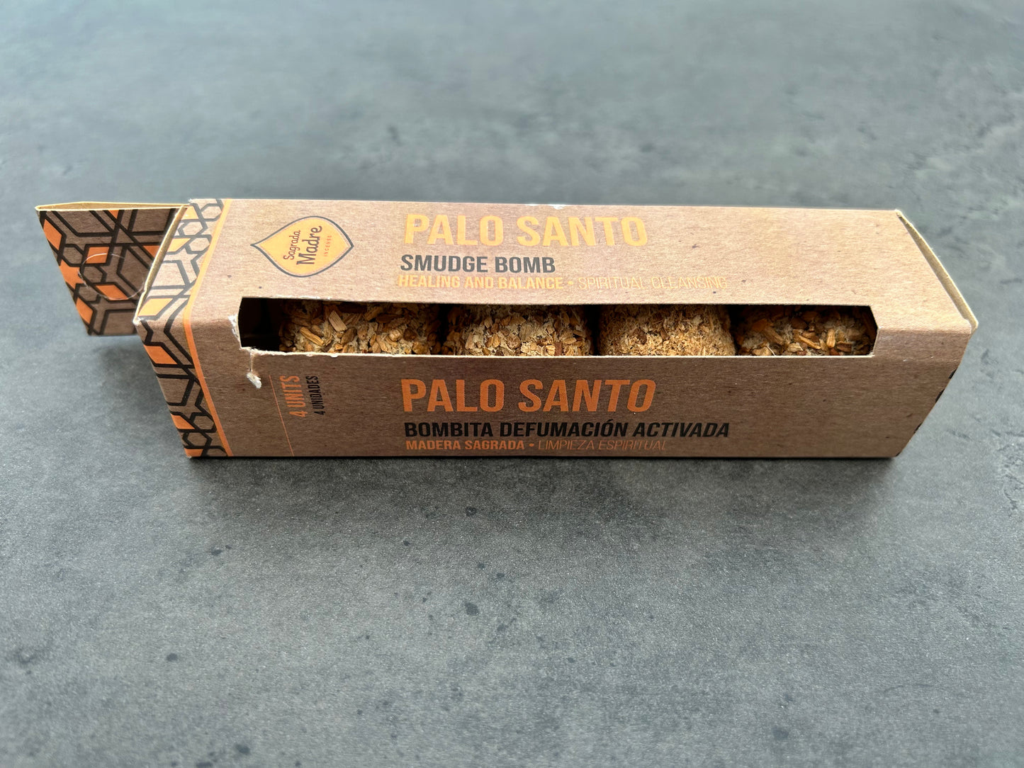 Smudge alla salvia e al palo santo