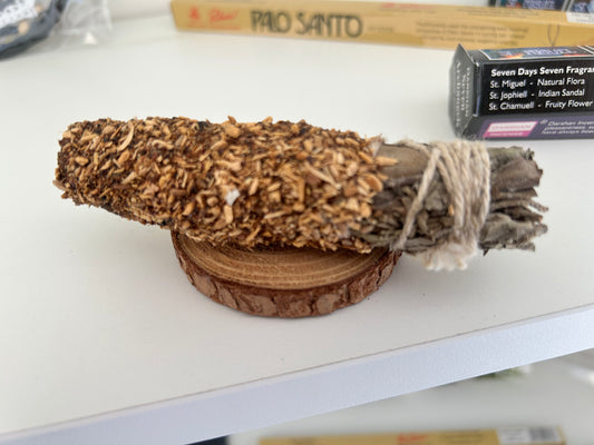 Smudge alla salvia e al palo santo