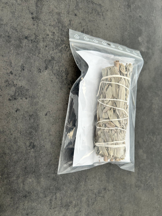 Smudge alla salvia e al palo santo