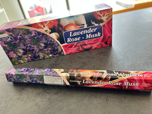 Incenso lavanda rosa e muschio bianco